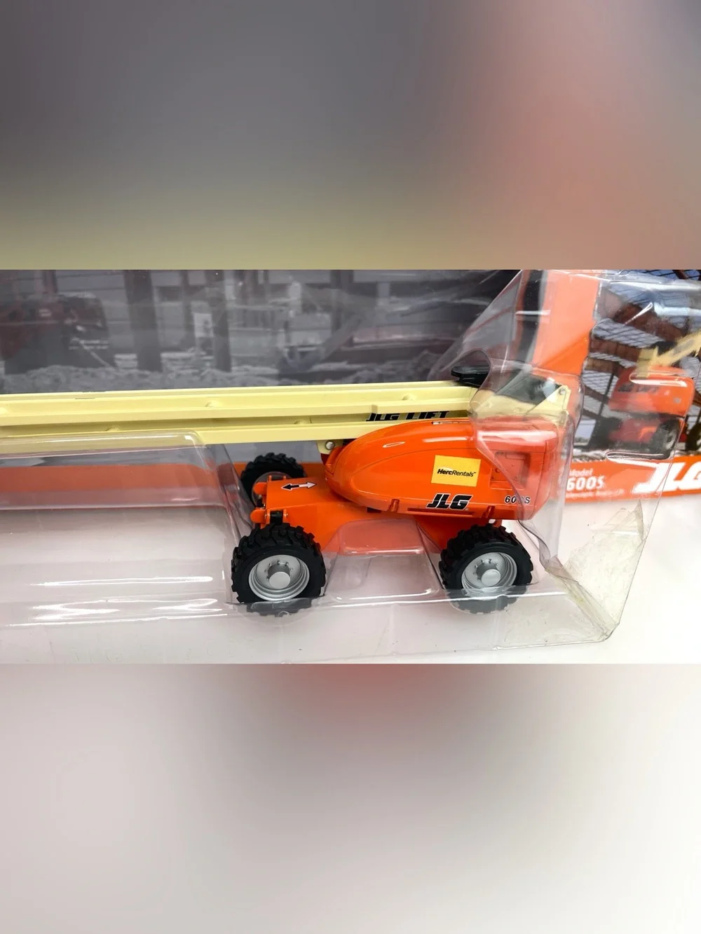 RARE JLG 2015 600S Telescopic Boom Lift 1:32 Scale Collectible Die Cast Series 4